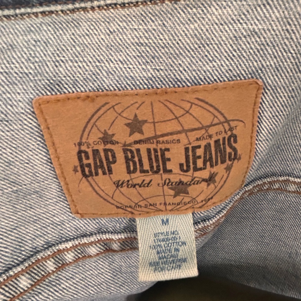 Vintage 1999/Y2K GAP Light Wash Denim Trucker Jacket